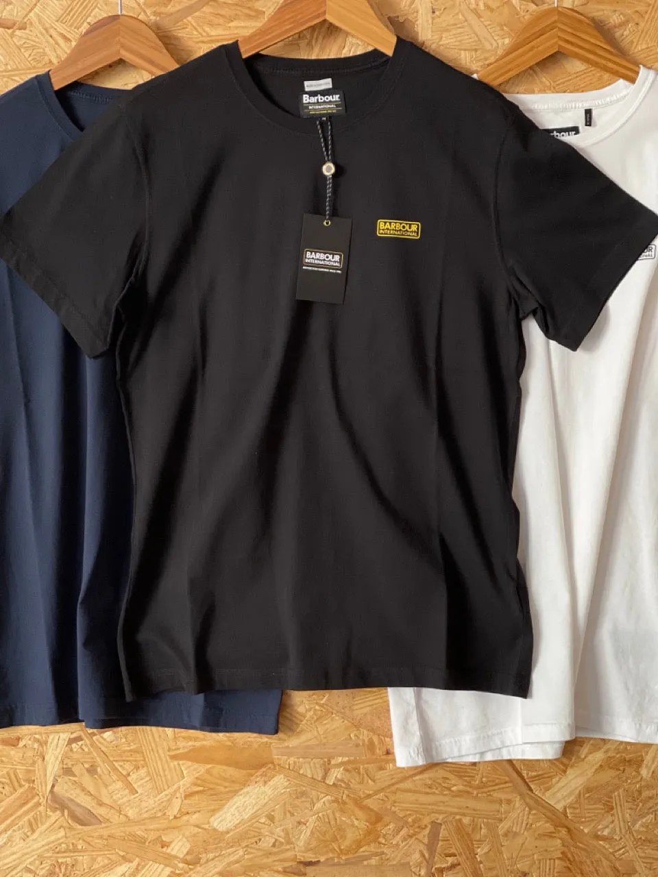 BARBOUR INTERNATIONAL ESSENTIAL SMALL LOGO TEE MTS0555BK11