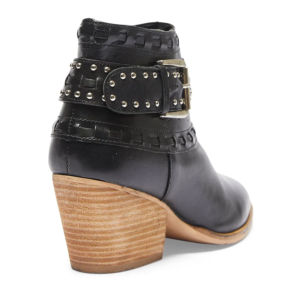 Bossy Boot in Black Leather