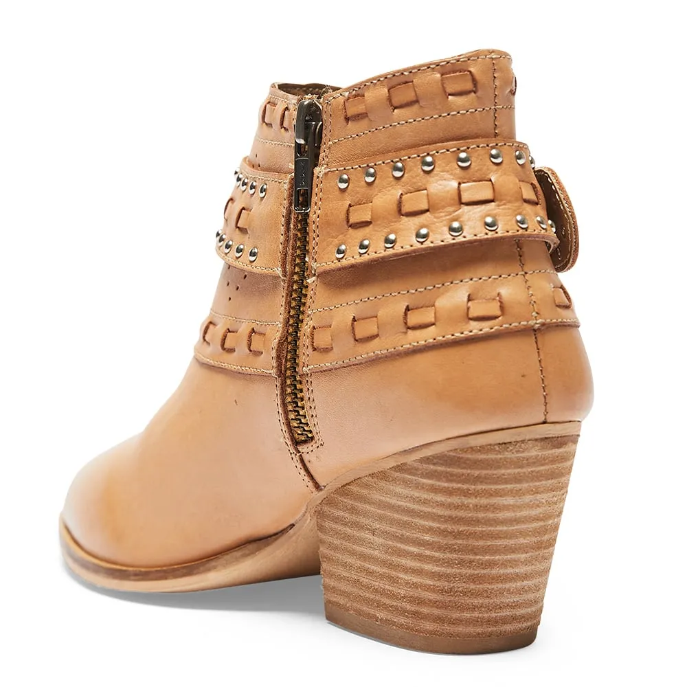 Bossy Boot in Natural Leather