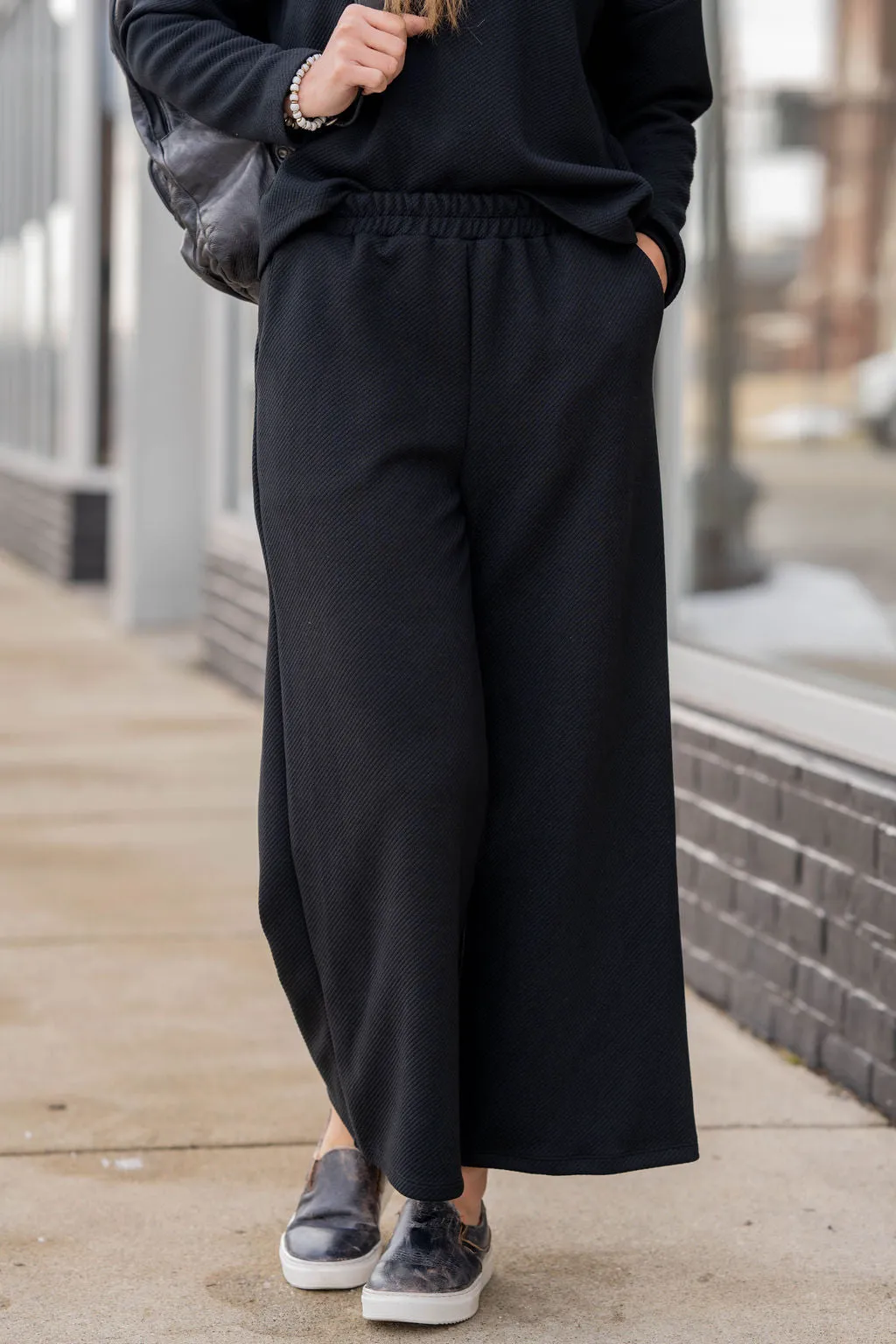 Subtle Ribbed Relaxed Bottom Pants